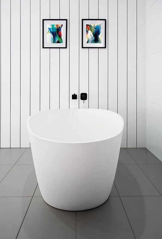 TRANQUIL bathtub solid white 1570x700