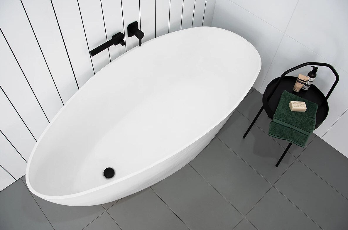 TRANQUIL bathtub solid white 1570x700